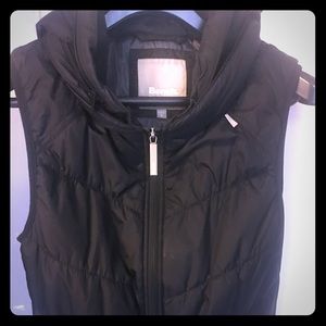 Bench sleeveless zip up vest